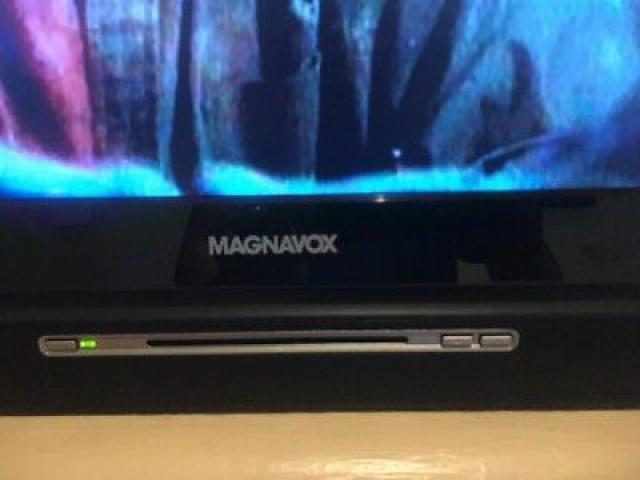32 Inch Magnavox Tv With Built In Dvd Player In Washington Park St Clair County Illinois Geauga County Buy Sell Trade